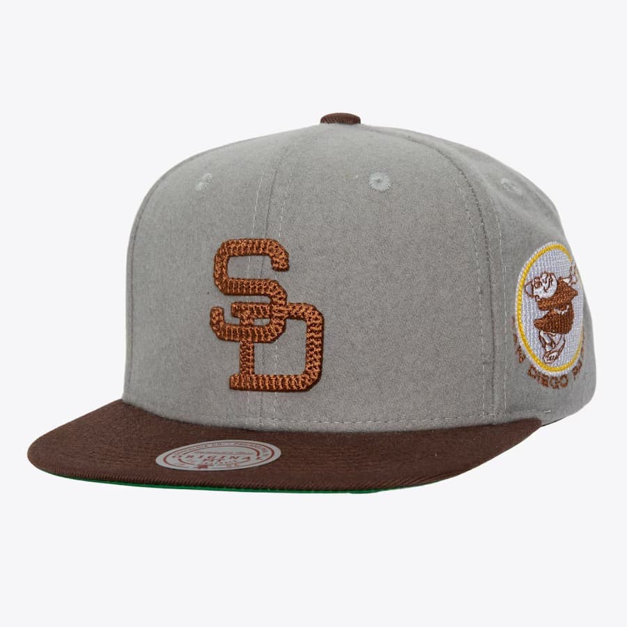 bejsbolka-mitchell-ness-gray-san-diego-padres-melt-stitch-snapback-hat