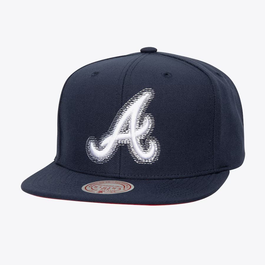 bejsbolka-mitchell-ness-navy-atlanta-braves-blurred-vision-snapback-hat