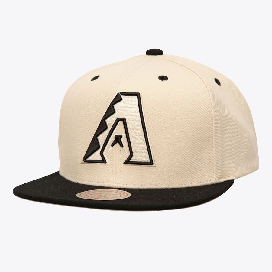 bejsbolka-mitchell-ness-off-white-arizona-diamondbacks-cooperstown-collection-snapback-hat