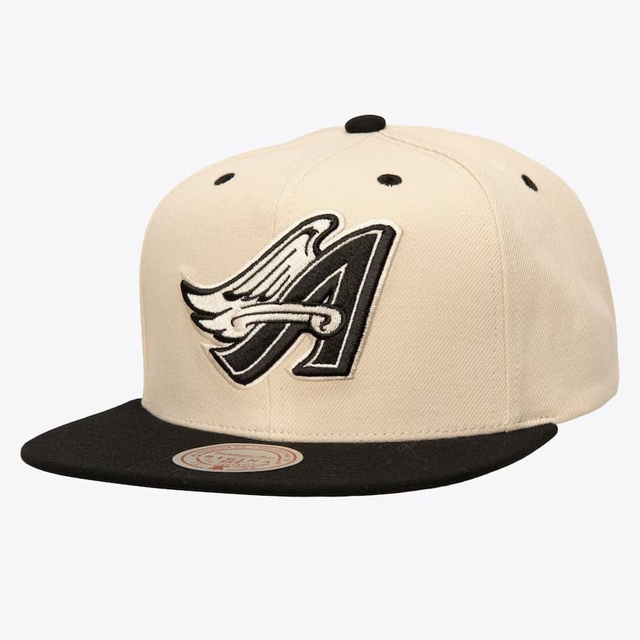 bejsbolka-mitchell-ness-off-white-california-angels-cooperstown-collection-snapback-hat