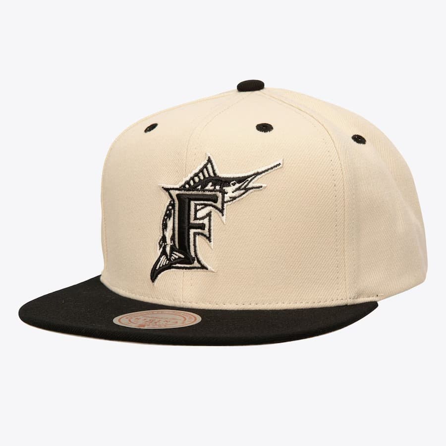 bejsbolka-mitchell-ness-off-white-florida-marlins-cooperstown-collection-snapback-hat