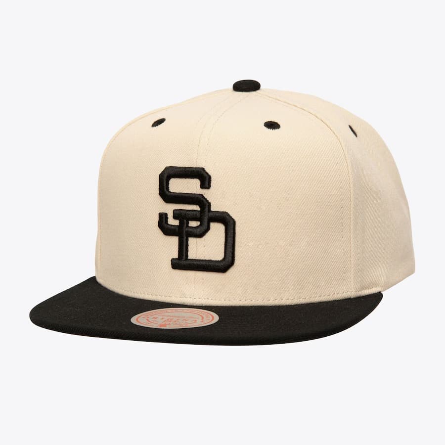 bejsbolka-mitchell-ness-off-white-san-diego-padres-cooperstown-collection-snapback-hat