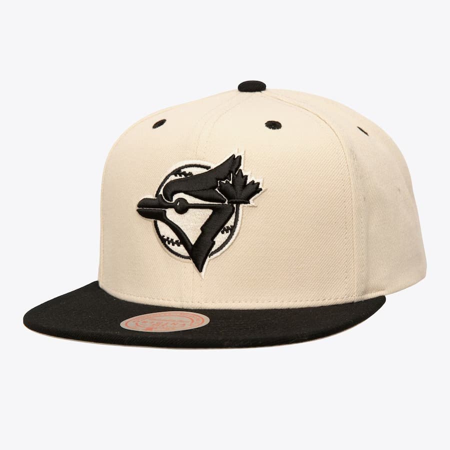 bejsbolka-mitchell-ness-off-white-toronto-blue-jays-cooperstown-collection-snapback-hat