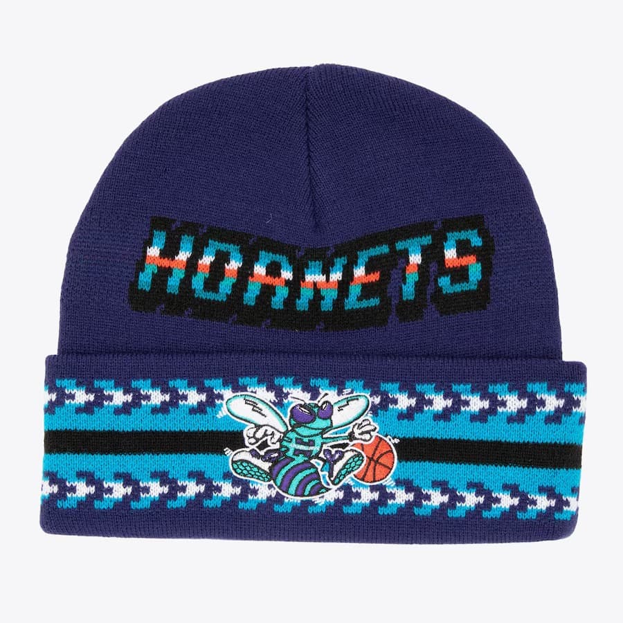 shapka-mitchell-ness-purple-charlotte-hornets-hardwood-classics-game-on-cuffed-knit-hat