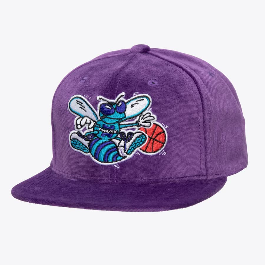 bejsbolka-mitchell-ness-purple-charlotte-hornets-hardwood-classics-velour-snapback-hat