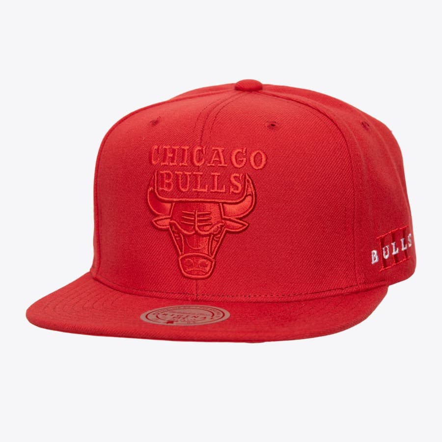 bejsbolka-mitchell-ness-red-chicago-bulls-core-iii-snapback-hat