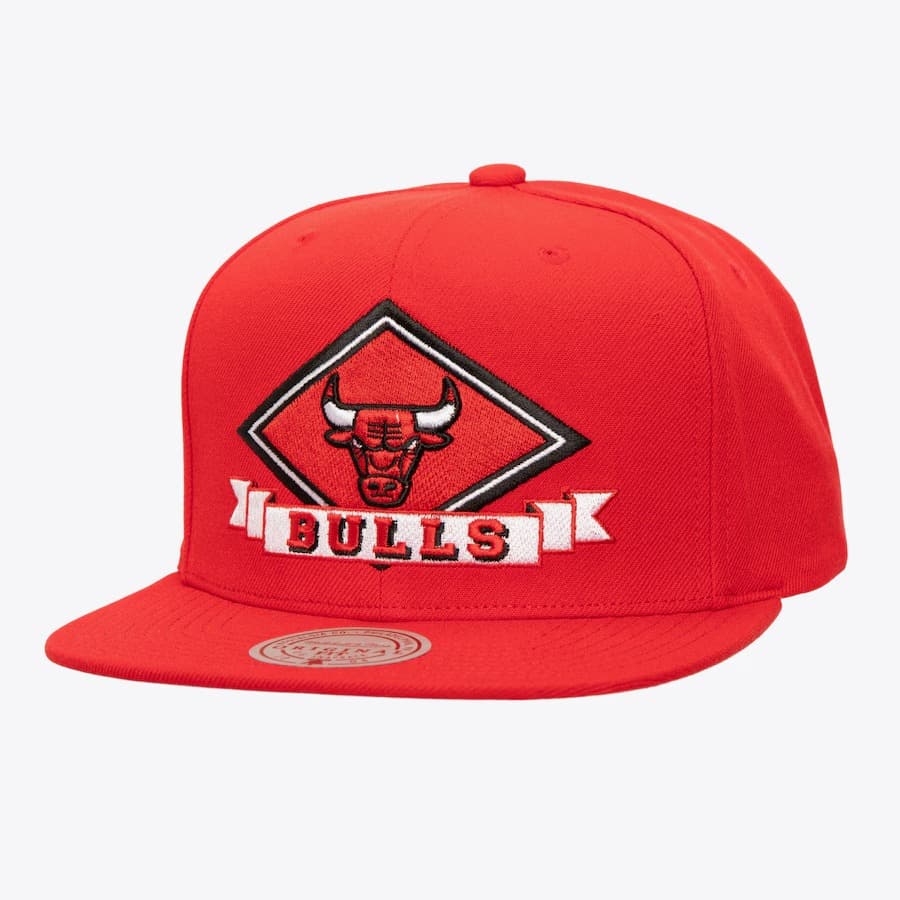 bejsbolka-mitchell-ness-red-chicago-bulls-diamonds-up-snapback-hat