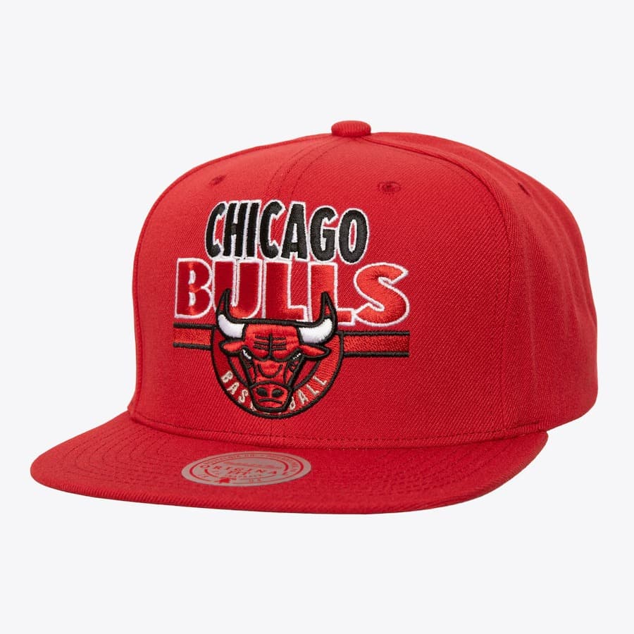 bejsbolka-mitchell-ness-red-chicago-bulls-retro-snapback-hat