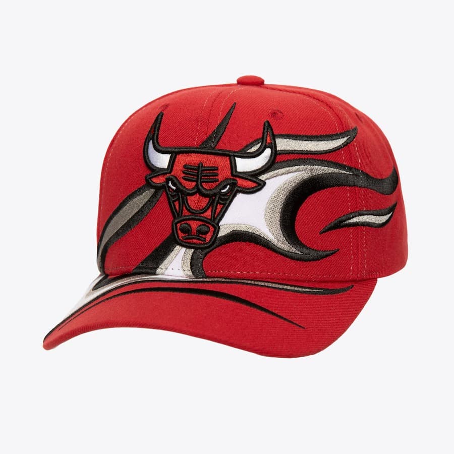 bejsbolka-mitchell-ness-red-chicago-bulls-turn-and-burn-pro-snapback-hat