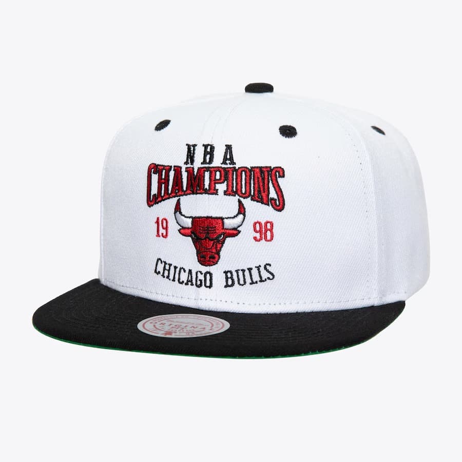 bejsbolka-mitchell-ness-white-chicago-bulls-champ-series-snapback-hat