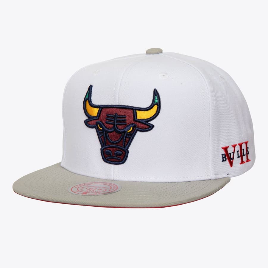 bejsbolka-mitchell-ness-white-chicago-bulls-core-vii-snapback-hat