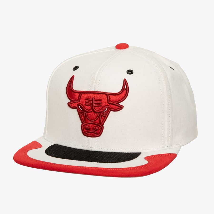 bejsbolka-mitchell-ness-white-chicago-bulls-day-4-snapback-hat