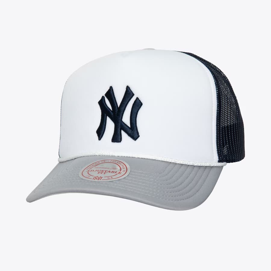 bejsbolka-mitchell-ness-white-new-york-yankees-blocker-trucker-snapback-hat