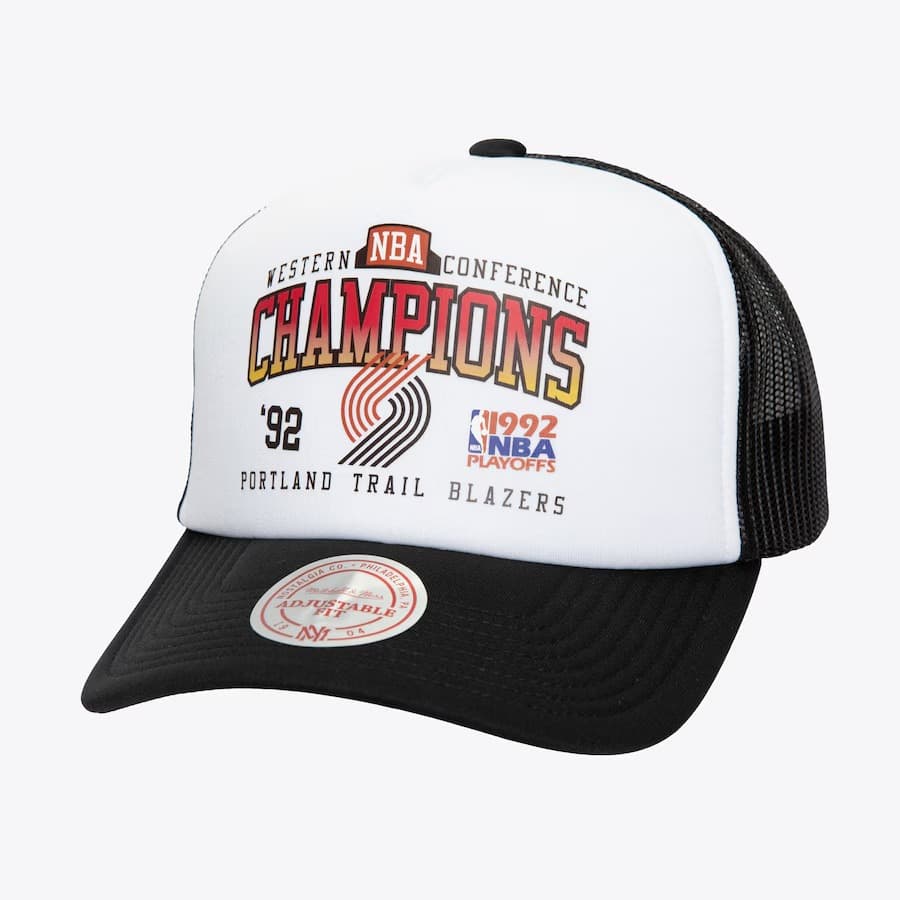 bejsbolka-mitchell-ness-white-portland-trail-blazers-hardwood-classics-champions-trucker-snapback-hat