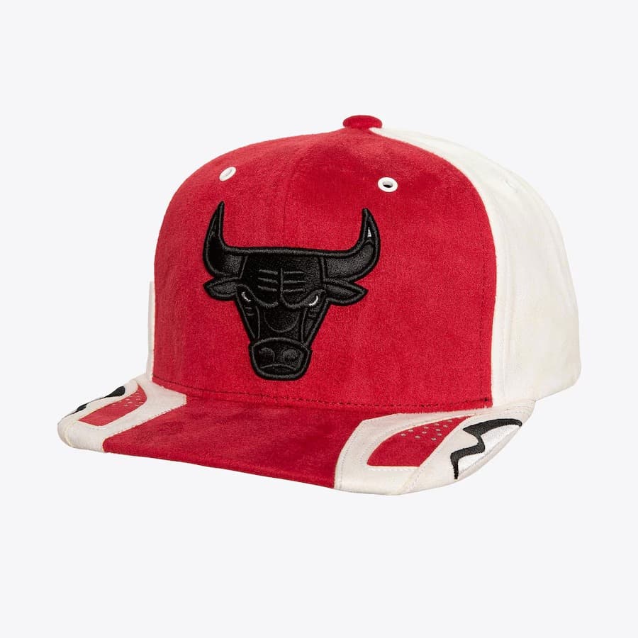 bejsbolka-mitchell-ness-white-red-chicago-bulls-day-4-snapback-hat