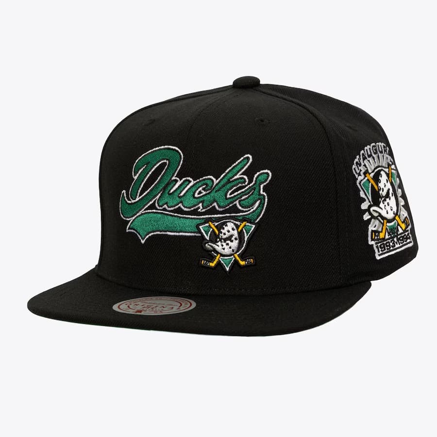 bejsbolka-mitchell-ness-black-anaheim-ducks-oversweep-snapback-hat