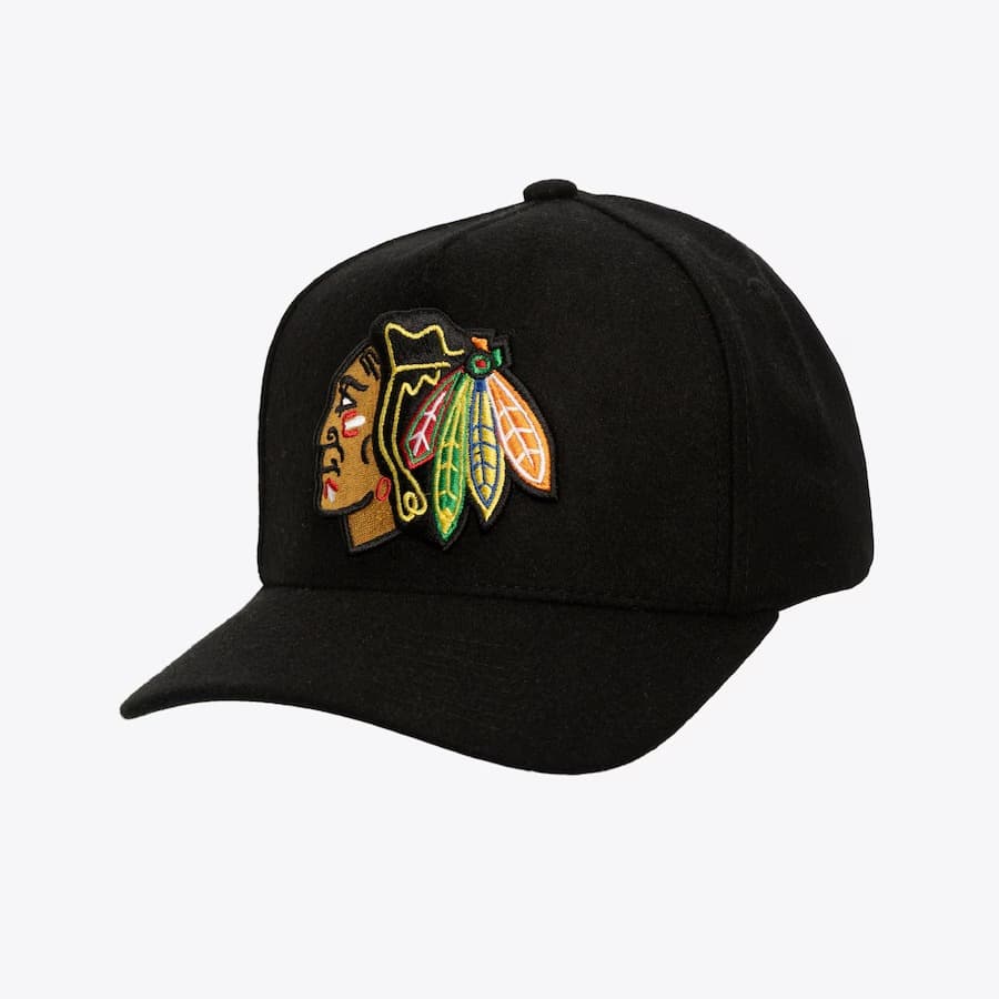 bejsbolka-mitchell-ness-black-chicago-blackhawks-kicking-wool-pro-adjustable-hat