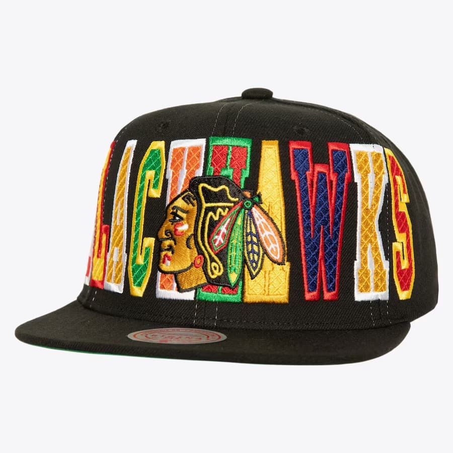 bejsbolka-mitchell-ness-black-chicago-blackhawks-varsity-bust-snapback-hat