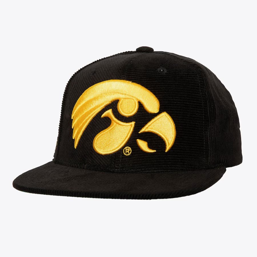 bejsbolka-mitchell-ness-black-iowa-hawkeyes-all-directions-corduroy-snapback-hat