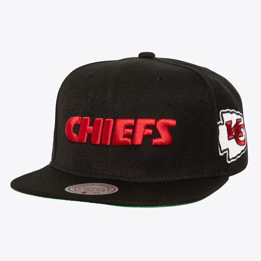 bejsbolka-mitchell-ness-black-kansas-city-chiefs-triple-play-snapback-hat