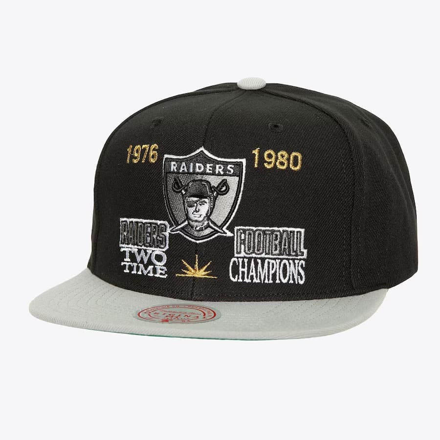 bejsbolka-mitchell-ness-black-oakland-raiders-champ-is-here-snapback-hat