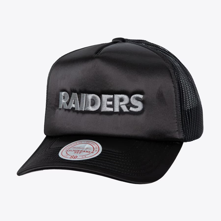 bejsbolka-mitchell-ness-black-oakland-raiders-gridiron-classics-satin-snapback-trucker-hat