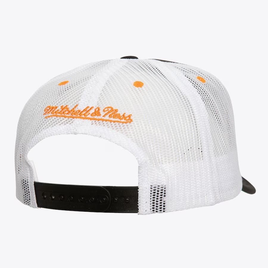 Бейсболка Mitchell & Ness Black Tennessee Volunteers Sideline Trucker Vintage Snapback Hat
