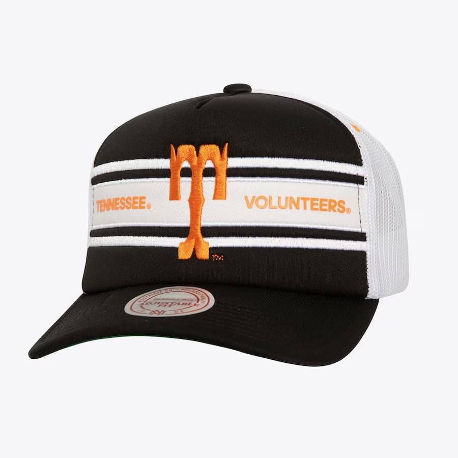 bejsbolka-mitchell-ness-black-tennessee-volunteers-sideline-trucker-vintage-snapback-hat