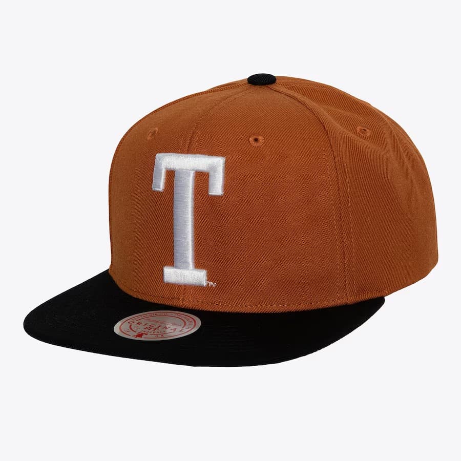 bejsbolka-mitchell-ness-brown-texas-longhorns-team-2-tone-2-0-snapback-hat