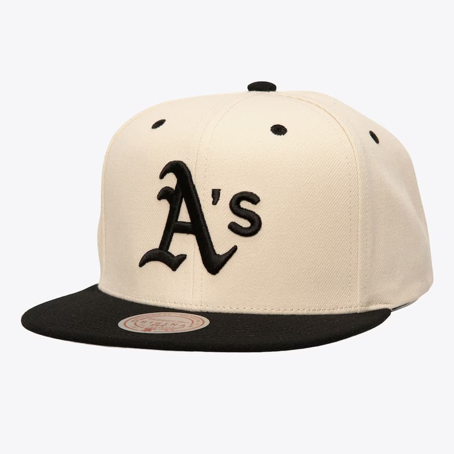 bejsbolka-mitchell-ness-cream-black-athletics-logo-snapback-hat