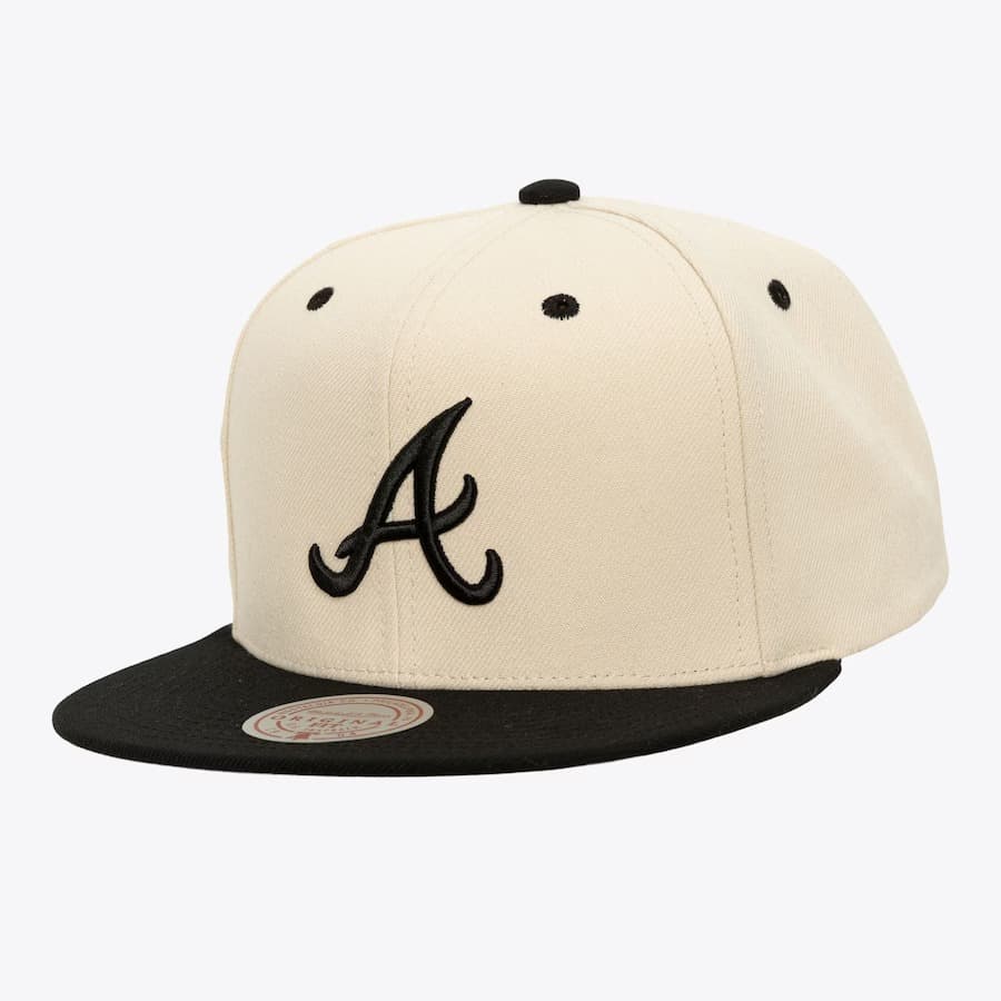 bejsbolka-mitchell-ness-cream-black-atlanta-braves-logo-snapback-hat