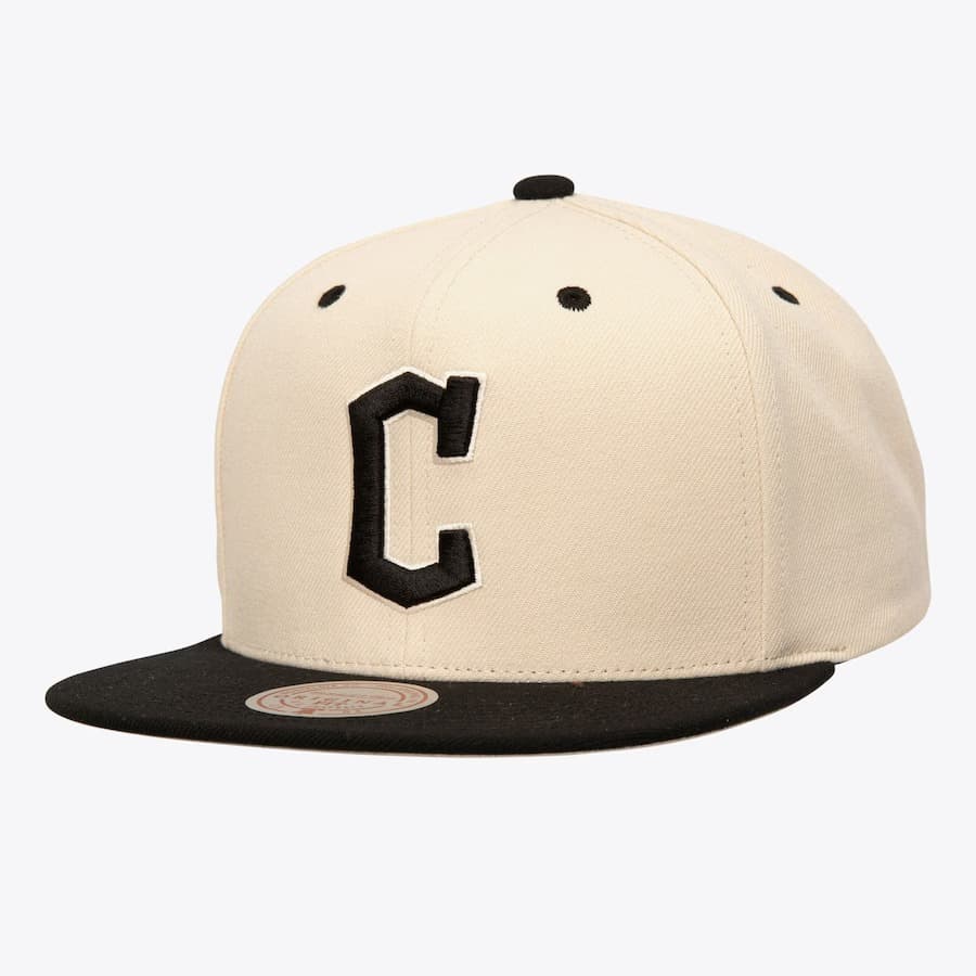 bejsbolka-mitchell-ness-cream-black-cleveland-guardians-logo-snapback-hat