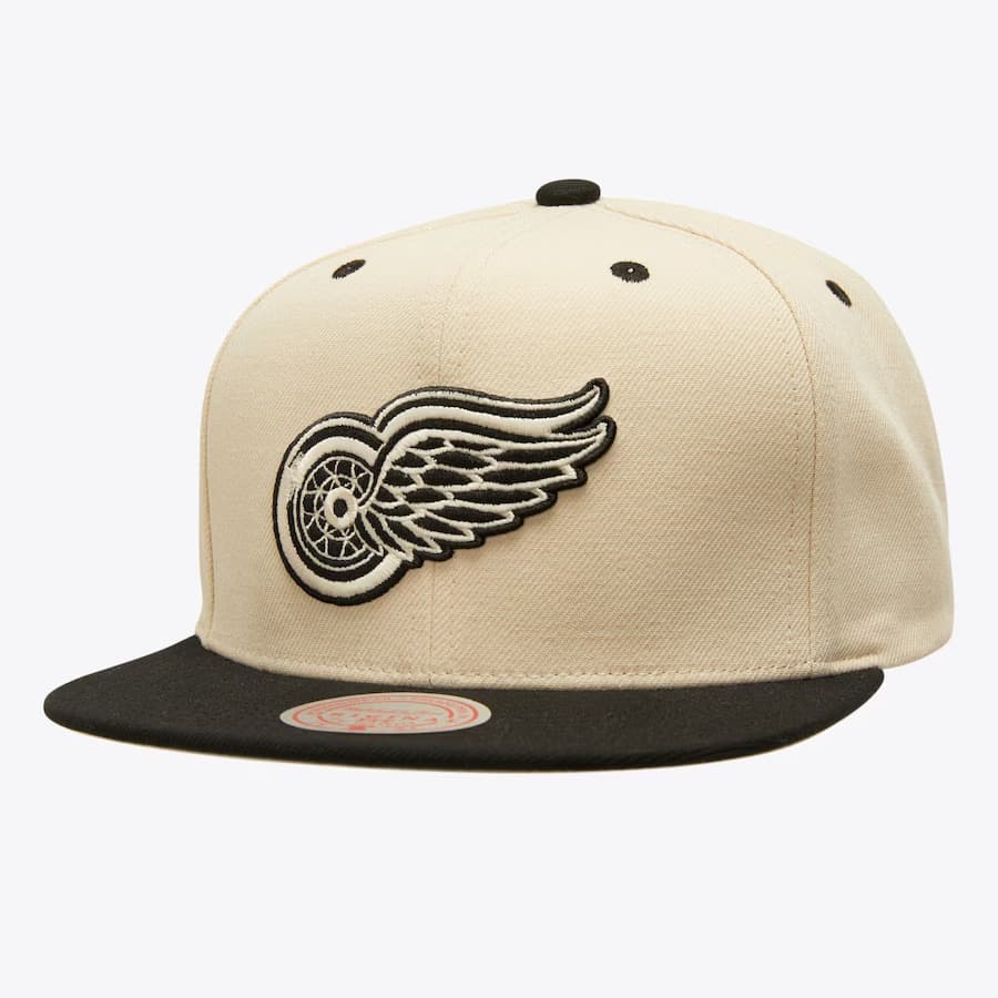 bejsbolka-mitchell-ness-cream-black-detroit-red-wings-vintage-logo-snapback-hat