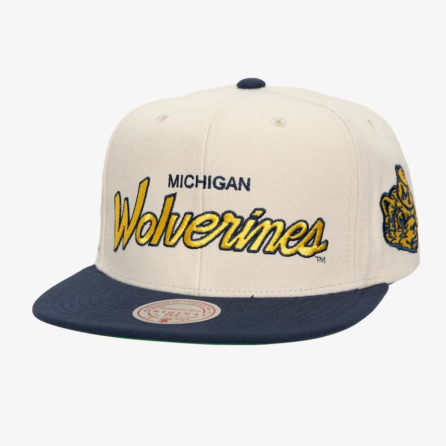 bejsbolka-mitchell-ness-cream-navy-michigan-wolverines-just-don-team-vault-snapback-hat