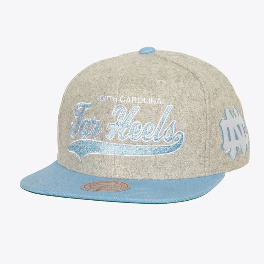 bejsbolka-mitchell-ness-gray-north-carolina-tar-heels-tailsweep-2-0-melton-vintage-snapback-hat