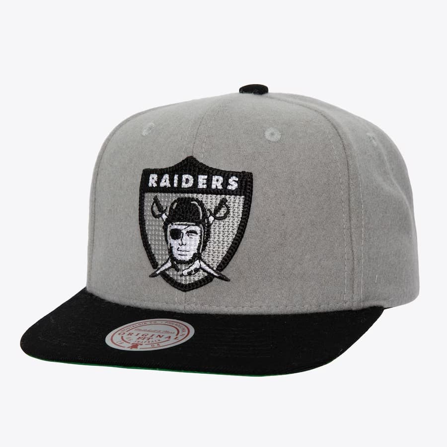 bejsbolka-mitchell-ness-gray-oakland-raiders-gridiron-classics-melt-stitch-snapback-hat