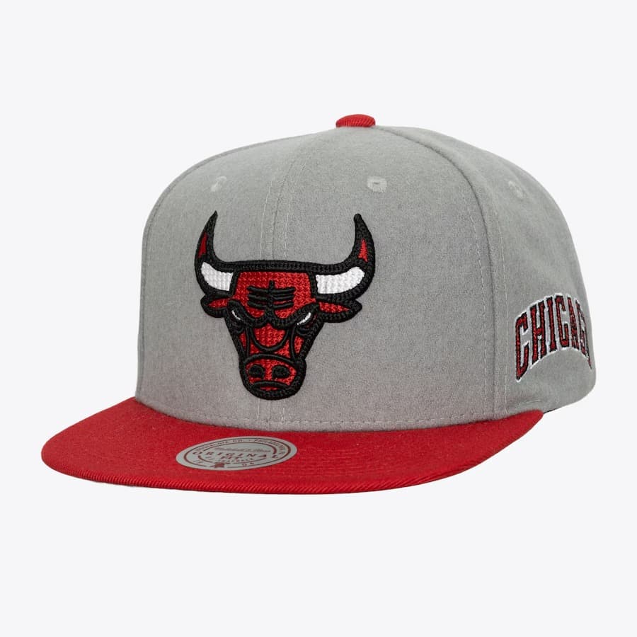 bejsbolka-mitchell-ness-gray-red-chicago-bulls-melt-stitch-snapback-hat