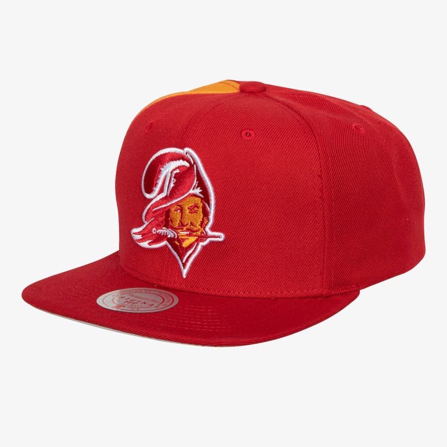 bejsbolka-mitchell-ness-red-tampa-bay-buccaneers-tapestry-snapback-hat