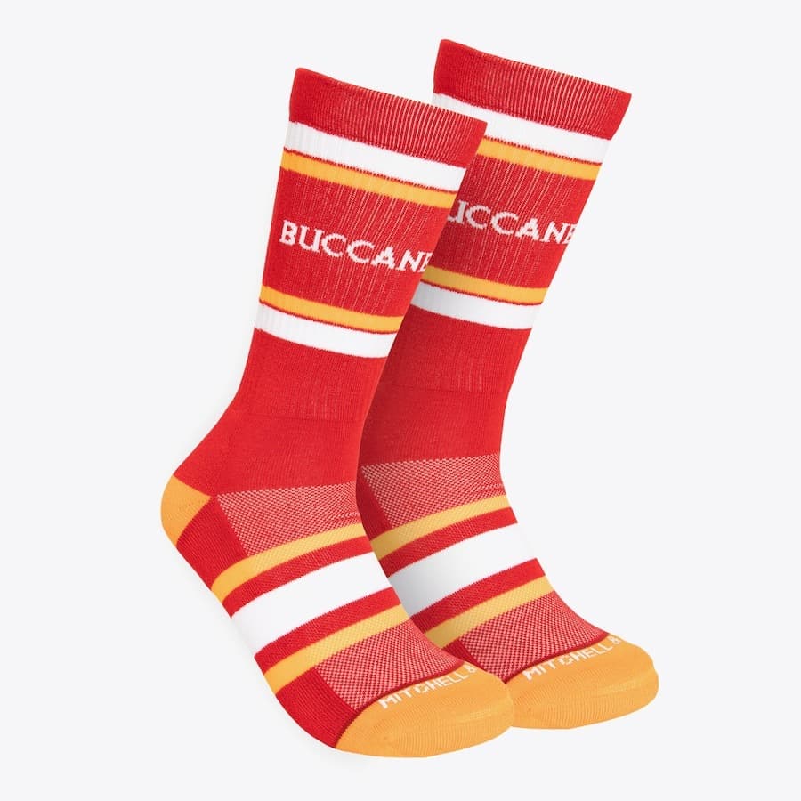 sportivnye-noski-mitchell-ness-red-tampa-bay-buccaneers-team-stripes-crew-socks