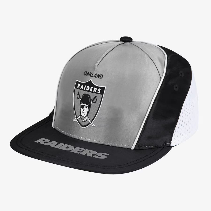 bejsbolka-mitchell-ness-silver-oakland-raiders-gridiron-classics-freethrow-snapback-hat