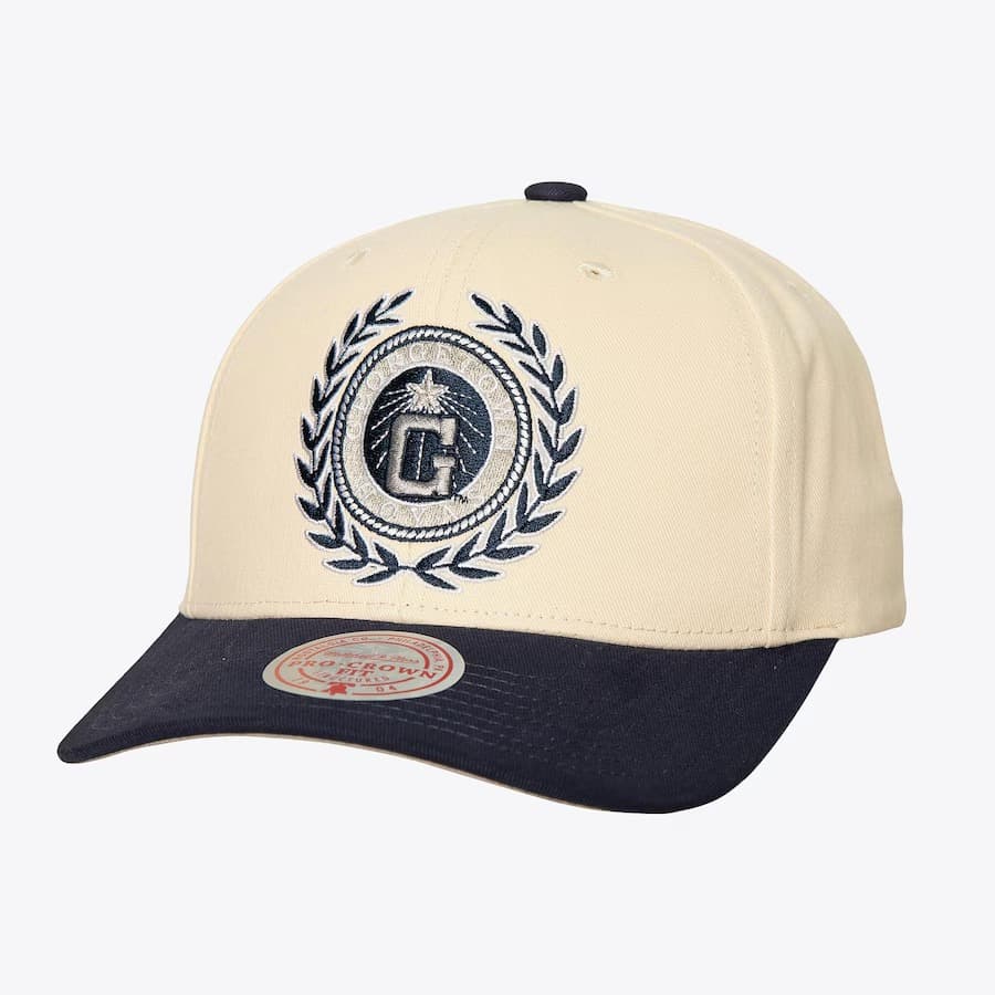 bejsbolka-mitchell-ness-white-georgetown-hoyas-collegiate-pro-vintage-snapback-hat