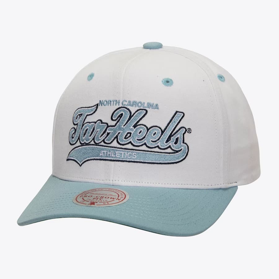 bejsbolka-mitchell-ness-white-north-carolina-tar-heels-vault-collection-tail-sweep-pro-snapback-hat