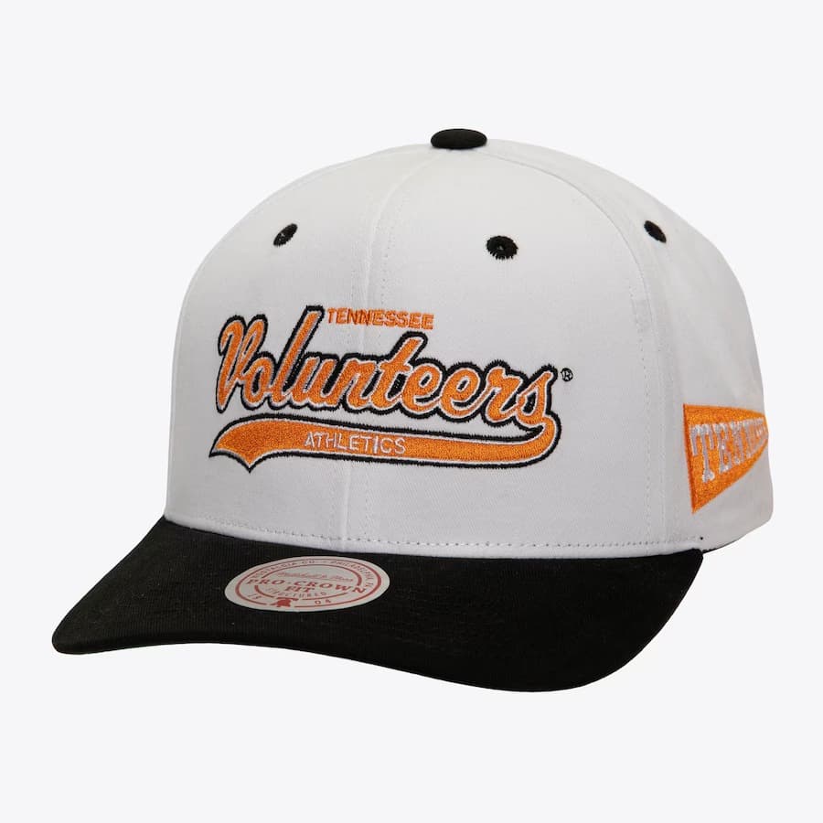 bejsbolka-mitchell-ness-white-tennessee-volunteers-vault-collection-tail-sweep-pro-snapback-hat