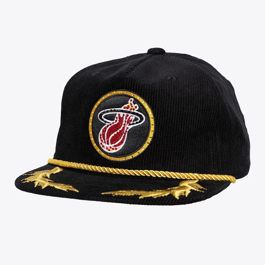 bejsbolka-mitchell-ness-x-dannijo-black-miami-heat-snapback-hat