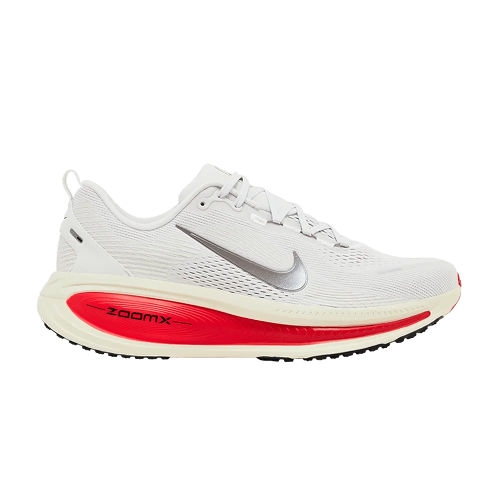 Кроссовки Nike Vomero 18 'Platinum Tint Siren Red'