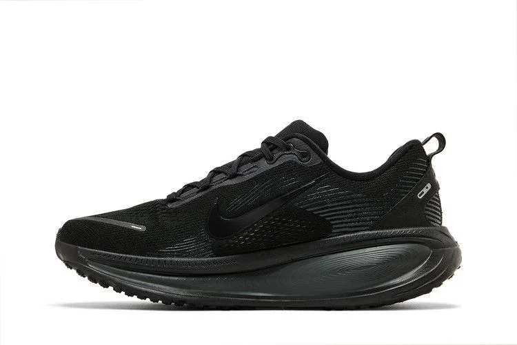Кроссовки Nike Vomero 18 'Triple Black'