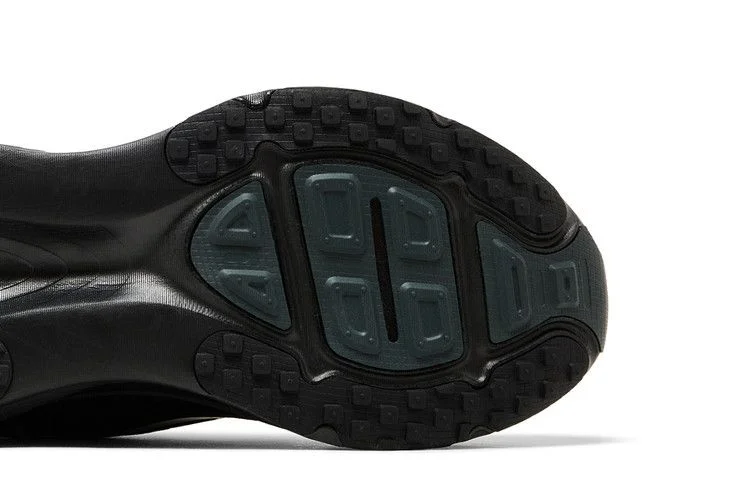 Кроссовки Nike Vomero 18 'Triple Black'