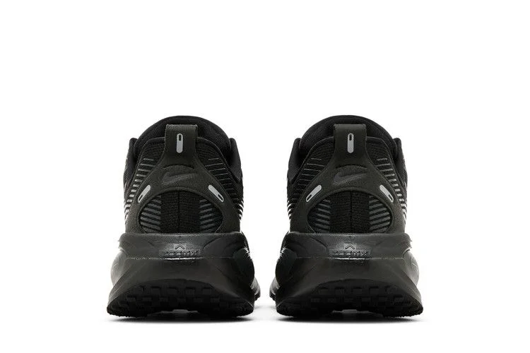 Кроссовки Nike Vomero 18 'Triple Black'