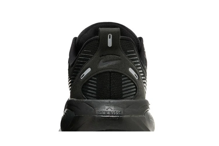 Кроссовки Nike Vomero 18 'Triple Black'