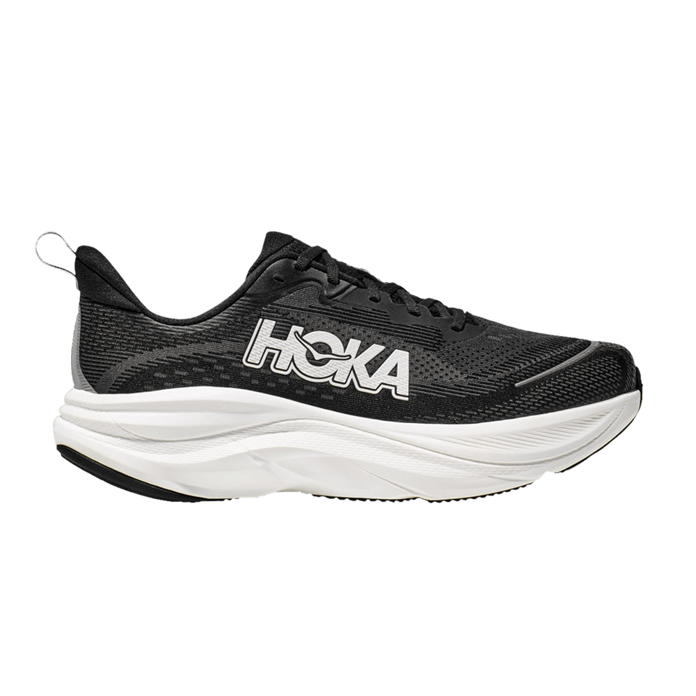 skyflow-black-white-1155111-bwht